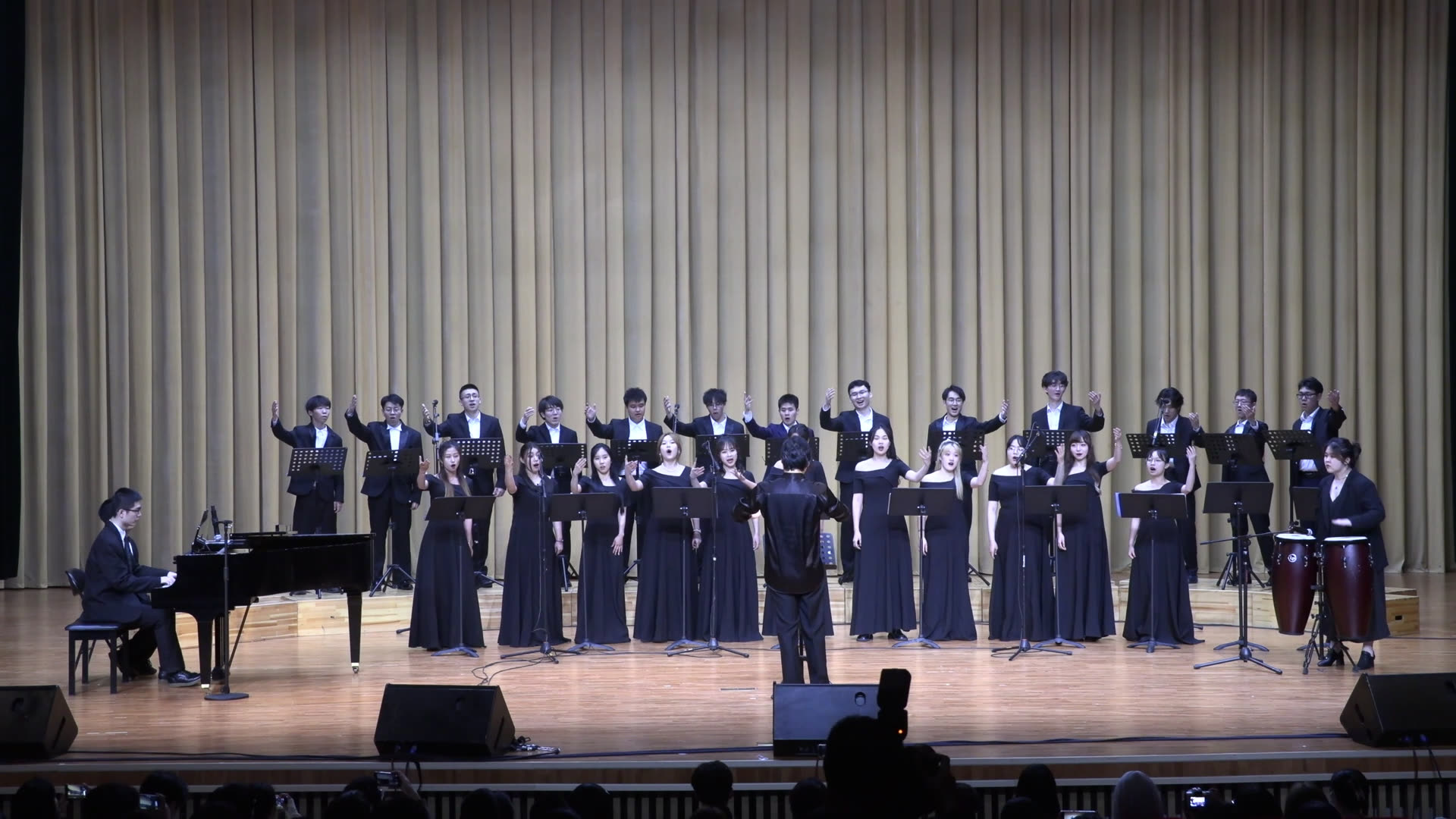 车星霏激情打鼓